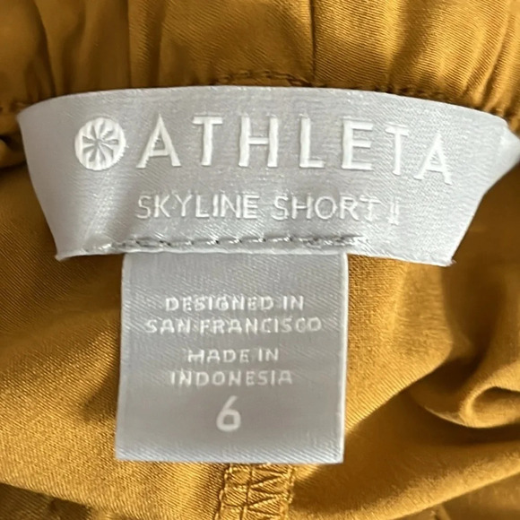 Athleta Skyline Short II in Tuscan Gold - Size 6 - Picture 4 of 7
